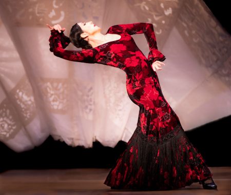 Maria Pose against lace fan_pdunphy